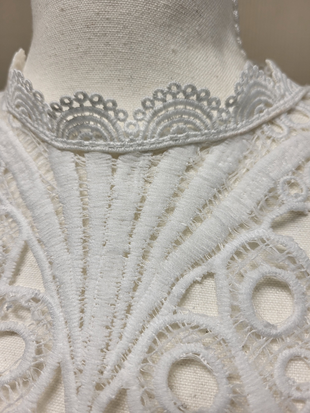 Flying Tomato White Crochet Lace Eyelet Puff-Sleeve Blouse Sz. S - Picture 4 of 13